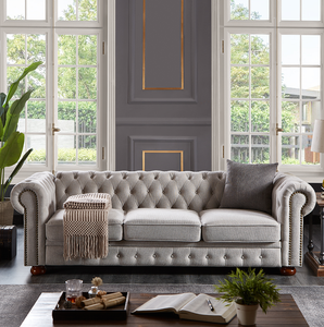 Canapé sectionnel Chesterfield en tissu lin (gris clair) Design capitonné moderne avec pieds en bois Remplissage en mousse à mémoire de forme pour salon - Product Image 1