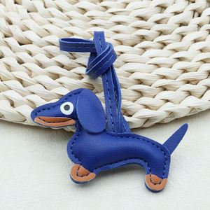 Porte-clés tendance et très vendu, pendentif chien saucisse 5 cm en cuir PU avec cordon, pour sac, voiture, ou comme cadeau - Product Image 4