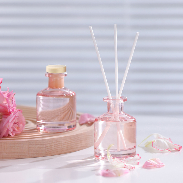 Outstanding 100ml Home Fragrance Essential Oil Mini Reed Diffuser for Home Decoration air Freshener Gift Set