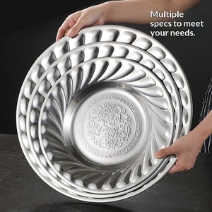 Assiette décorative en acier inoxydable 410 pour l'exportation, motif lys, gaufrée, design moderne et épuré - Product Image 3