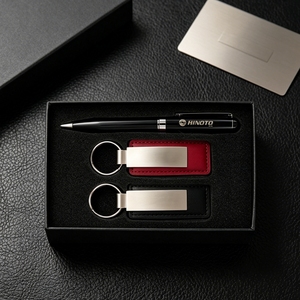 Coffret Cadeau Élégant Stylo et Porte-clés en Cuir PU et Métal, Récompense pour Employés, Faible MOQ, Personnalisation Usine, Boîte Cadeau, Logo Personnalisé, Cadeaux d'Entreprise - Product Image 1