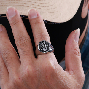 Anelli Personalizzati all'Ingrosso in Acciaio Inossidabile per Motociclisti Gioielli Vintage a Forma di Cuore Sacro Anelli per Capezzoli - Product Image 3