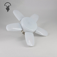 Haute luminosité cinq feuilles en forme d'éventail LED ampoule Garage lampe LED pliable laisser la lumière