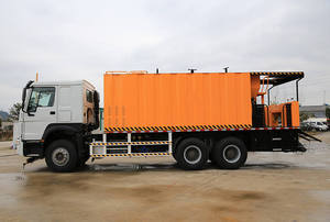 Machine à sceller les fissures pour l'entretien routier, la construction et le revêtement des routes, avec épandeur de coulis sur châssis - Product Image 3