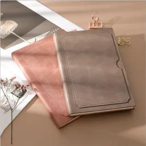 Oem tùy chỉnh Pocket Cover Thiết kế Nhật ký 2024 hàng ngày hàng tháng tiết kiệm tiền kế hoạch Tạp Chí bìa cứng máy tính xách tay