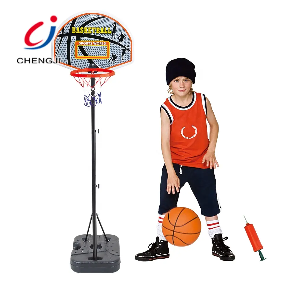 Egzersiz spor ekipmanları oyuncak hareketli çocuk kapalı basketbol çocuklar için duruyor