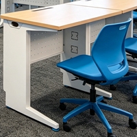 Ensemble de table et chaise de bureau moderne minimaliste durable avec rangement pour l'école et le salon