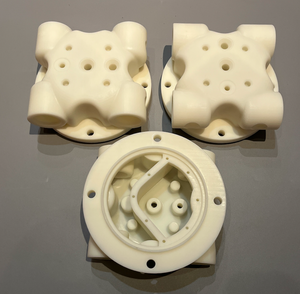Services d'impression 3D en résine SLA personnalisés - Pièces à détails fins et lisses, options de résine, peinture et traitement par sérigraphie - Product Image 2