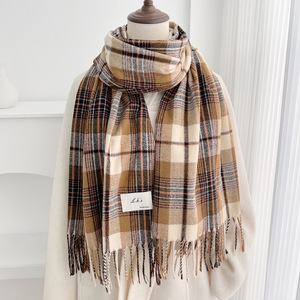 Bufanda a cuadros con logo personalizado, diseño clásico tartán, gruesa y cálida, con flecos, chal largo de invierno, bufanda, venta al por mayor de fábrica - Product Image 2