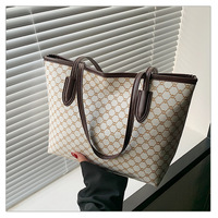 2025 rétro japon Style PU sac fourre-tout dame mode doux-structuré sac à bandoulière avec grande capacité et deux poignées Type de sac à dos