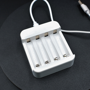 <span class=keywords><strong>Batteria</strong></span> USB di tipo C di alta qualità  <span class=keywords><strong>AA</strong></span> <span class=keywords><strong>e</strong></span> <span class=keywords><strong>AAA</strong></span> caricabatteria ricaricabile intelligente universale a 4 Slot 1.5v - Product Image 6