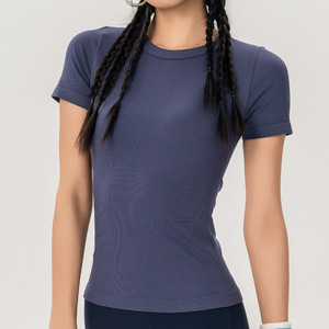 T-shirt de sport côtelé moulant pour femme, à manches courtes, extensible, confortable pour le tennis, le yoga, la course et le Pilates – Vente en gros - Product Image 3