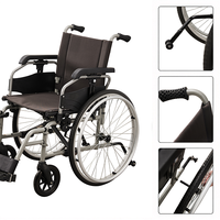 Fauteuil roulant manuel pliant avec accoudoir amovible et réglable en hauteur pour personnes âgées