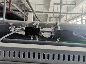 ±1% の精度を備えたデジタル クランプオン超音波流量計 0 ～ 10m/s の流量を測定するためのポータブル壁掛け外部水道メーター - Product Image 5