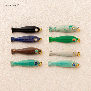 เครื่องรางปลาทำมือ |   จี้ปลาเคลือบทอง 18K PVD บนสแตนเลสสตีล สำหรับทำเครื่องประดับ กันน้ำ ไม่หมอง พร้อมกรอบแบบฝัง - Product Image 4
