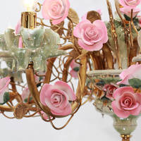 Lustre fleur en laiton et céramique à 8 lumières pour décoration de mariage