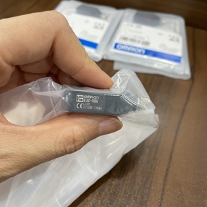 E3Z-R86 fotoelektrik sensör retroreflektif tip, 4m aralığı, konveyör sistemi otomasyonu için PNP çıkışı - Product Image 3