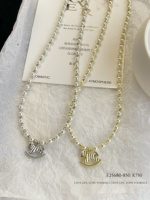 Colliers élégants et légers avec pendentif cheval à bascule adorable, chaîne de perles mélangées argentées et fausses perles, cadeau idéal