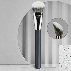 Brocha de Maquillaje Profesional de Alta Calidad con Logotipo Personalizado al por Mayor, Brocha para Base de Maquillaje Ancha, Curvada e Inclinada - Product Image 2