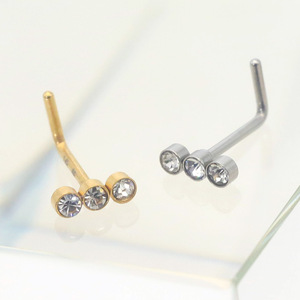 Piercing de nez en acier inoxydable avec trois strass en forme de 7, design géométrique, pour usage quotidien - Product Image 4