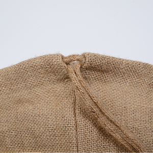 Sac à dos en jute personnalisé avec logo, léger et durable, idéal pour la gym, les voyages, l'école et les activités de plein air – Sacs de sport en gros - Product Image 3