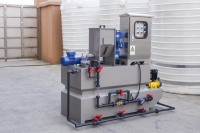 Système de préparation de polymères et de dosage chimique pour l'usine d'équipements de déshydratation des boues