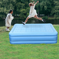 Lit gonflable grand lit à prix direct d'usine, réductions spéciales, faible MOQ, matelas pneumatique en tissu surélevé double avec pompe intégrée