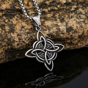 Yunnique – collier avec pendentif nœud celtique en acier inoxydable, bijoux à la mode pour hommes, cadeau, design géométrique - Product Image 1