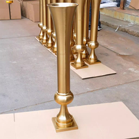 Vase en métal doré haut en soie artificielle, support de fleurs, centre de table pour la décoration de mariage, de fête ou d'événement