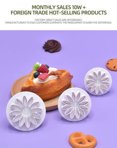 3Pcs White 3D Gerbera Biscuit Cutters Plastic Seabed Large Chrysanthemums Cookie Moules - Product Image 4