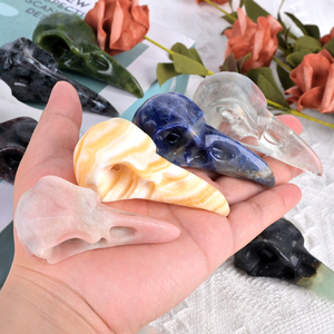 Vente en gros de nouvelles sculptures en cristal de conception originale, décoration Feng Shui, crânes de corbeaux sculptés pour cadeau - Product Image 4