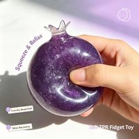 Balle anti-stress souple Grenade Violette en silicone, avec rembourrage en gel cristallin, à récupération lente, jouet sensoriel unisexe pour la vente en gros