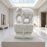 Sculpture d'éléphant en marbre européen sur mesure grandeur nature avec socle traditionnel porte-bonheur 'Fu' - Durable pour l'extérieur et l'usage en ferme