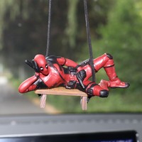 Bewegliche Actionfigur als Autospiegel-Dekoration, Mini-Modell-Spielzeug mit Rückblick-Pose, Einzigartige Auto-Dekoration, Geschenk für Feiertage