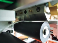 Machine de collage et de collage latéral de filtres à haute efficacité et à économie d'énergie pour filtre à air HEPA avec garantie d'un an et puissance de 10 kW