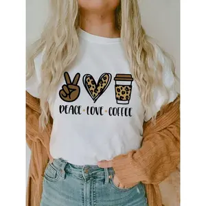 महिलाओं के शीर्ष तेंदुए प्रिंट शांति और प्यार कॉफी टी शर्ट स्ट्रीट ड्रेस आकस्मिक दौर गर्दन महिलाओं की टी-शर्ट कम moq सस्ते कीमत