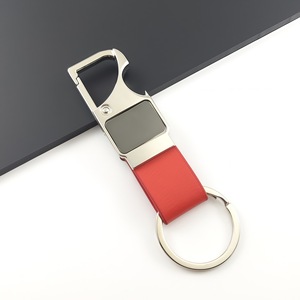 Porte-clés décapsuleur personnalisé en cuir rectangulaire durable, disponible en bleu marine, noir, marron et bordeaux - Product Image 4
