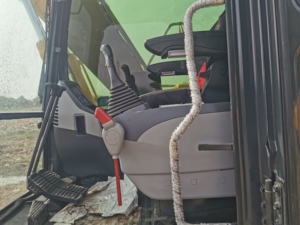 Excavatrice sur chenilles hydraulique Komatsu PC110 d'occasion, 11 tonnes, d'origine japonaise, avec moteur diesel puissant pour la construction - Product Image 4