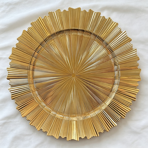Assiette de présentation ronde en plastique doré champagne ajourée pour décoration de table de mariage et de banquet - Product Image 6