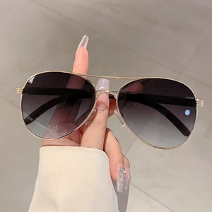 Lunettes de soleil tendance unisexe à double pont, style aviateur, avec verres PC dégradés dorés, pour activités de plein air, pêche et mode, grandes montures métalliques - Product Image 3