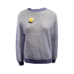Suéter de piel de manga larga para mujer de punto grueso invierno cálido y acogedor con logotipo de marca frontal - Product Image 1