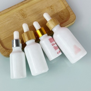 Botella de Vidrio para Aceite de Porcelana Blanca Opalina de 10ml-200ml, con Serigrafía, Gotero de Bambú para Suero para el Cuidado de la Piel, con Acabado Superficial - Product Image 1