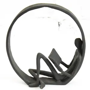 New European style creative decoration cast iron metal craft men's circle reader home decoration ornaments gift