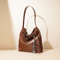 Sac Hobo en Cuir de Vachette Véritable à Faible MOQ pour Femme, Sac à Bandoulière Souple avec Sangle Intégrée pour Boutique Minimaliste