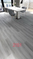 Revêtement de sol rigide en vinyle SPC de haute qualité, résistant à l'usure et imperméable, avec texture bois uni, plinthes assorties, pour usage intérieur