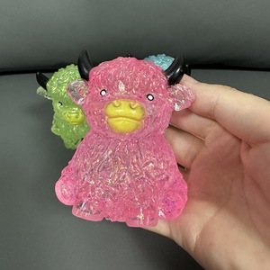 Giocattolo Antistress a Forma di Toro in Maltosio con Glitter, Giocattolo Morbido a Lenta Risposta, Regalo Promozionale per Bambini - Product Image 2