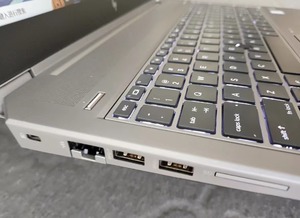 Estación de Trabajo Portátil Empresarial P2000 I7 15.5" 144Hz Teclado en Inglés 10 SSD 21:9 32GB RAM Dedicada - Product Image 4
