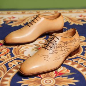 Chaussures Oxford italiennes en cuir rétro pour hommes, sculptées à la main, à lacets, motif floral, pour mariage d'automne, avec fonction respirante - Product Image 1