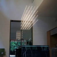 Grand lustre Firefly pour hall d'hôtel, villa, restaurant, salle modèle, avec plafond haut et lampes artistiques créatives au design original.