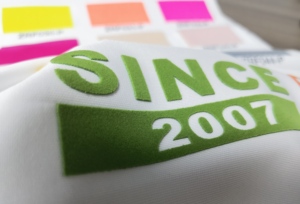 Chất Lượng Cao Dễ Dàng Weed <span class=keywords><strong>Flock</strong></span> Truyền Nhiệt Vinyl Cuộn Sắt Trên Máy Cắt Vinyl - Product Image 3